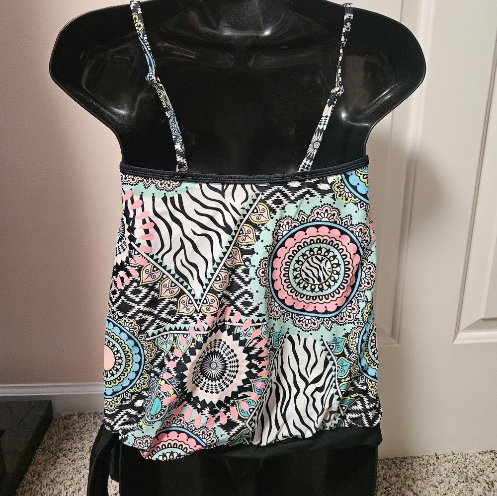 VENUS Vibrant Patterned Tankini - Picture 9 of 15
